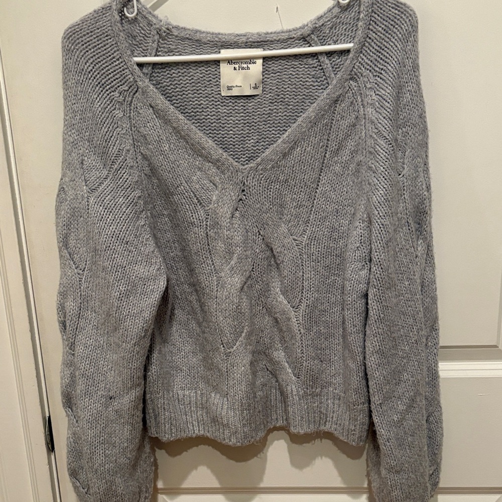 Abercrombie & Fitch Light Gray V-Neck Sweater